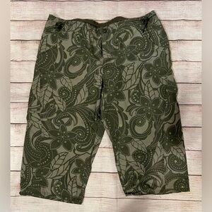 Columbia Olive Floral Print Capris